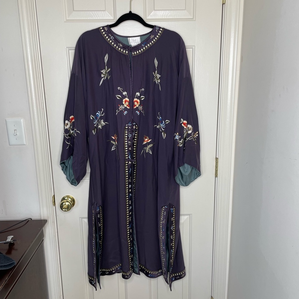 Soft Surroundings silk and embroidered kimono robe plum and tea | L